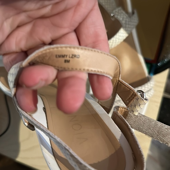 Vionic White Wedge Sandals Emmy lzrd - Picture 2 of 9